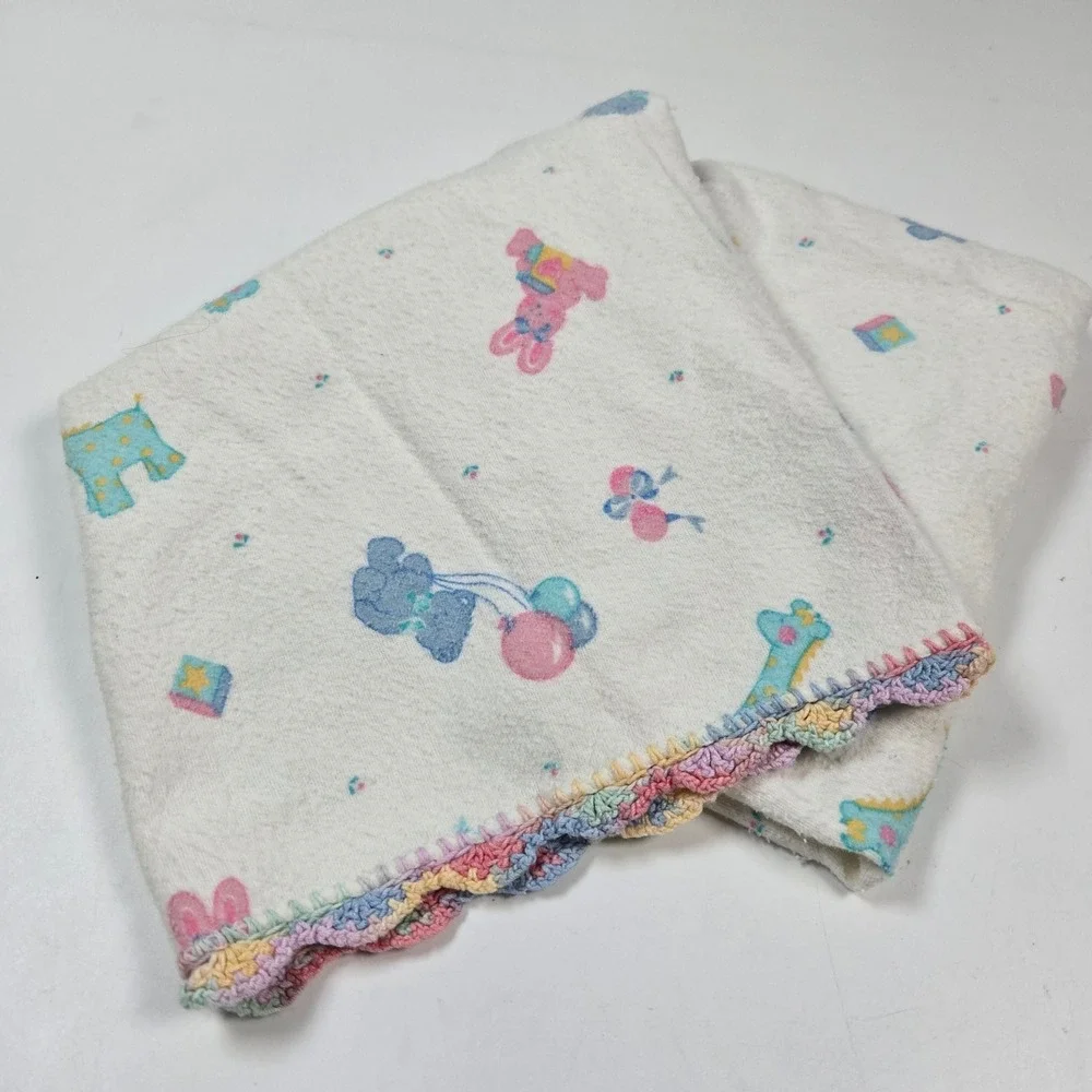 Receiving Blanket Unisex Baby 25x30 White Animal Print Crochet Trim VTG Vintage